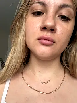 Snapshot of mollygirll chatting on 28, 9, 2025 mollygirll online show from 28, 9, 2025