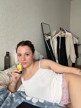 Snapshot of mollygirll chatting on 29, 9, 2025 mollygirll online show from 29, 9, 2025