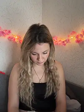 Snapshot of mollygirll chatting on 13, 10, 2025 mollygirll online show from 13, 10, 2025