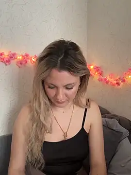 Snapshot of mollygirll chatting on 14, 10, 2025 mollygirll online show from 14, 10, 2025