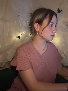 Snapshot of mollygirll chatting on 21, 10, 2025 mollygirll online show from 21, 10, 2025