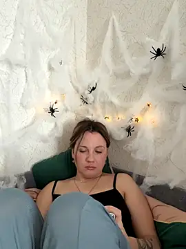 Snapshot of mollygirll chatting on 22, 10, 2025 mollygirll online show from 22, 10, 2025