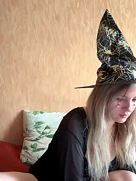 Snapshot of mollygirll chatting on 29, 10, 2025 mollygirll online show from 29, 10, 2025