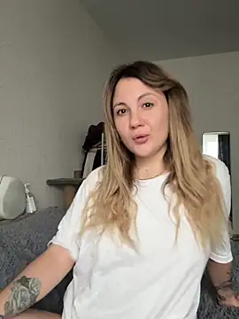 Snapshot of mollygirll chatting on 18, 11, 2025 mollygirll online show from 18, 11, 2025