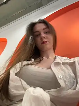 Snapshot of MilaBee chatting on 5, 7, 2026 MilaBee online show from 5, 7, 2026