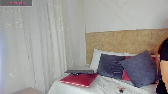 angelinarouse  online show from 7, 10, 2025