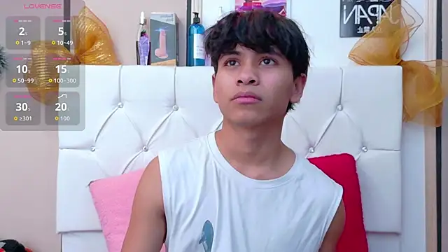 Snapshot of Ethan_Westt chatting on 17, 12, 2025 Ethan Westt online show from 17, 12, 2025