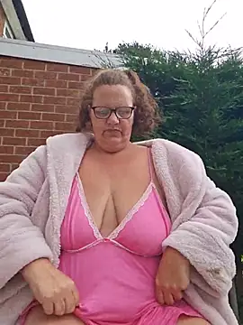 Snapshot of MissQueenBeex chatting on 15, 6, 2026 MissQueenBeex online show from 15, 6, 2026