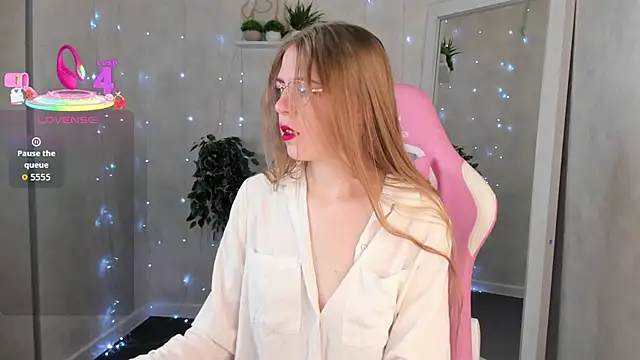 Joann Shermann online show from 30, 11, 2025