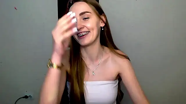 Snapshot of Doll_Angelina chatting on 9, 6, 2026 Doll Angelina online show from 9, 6, 2026