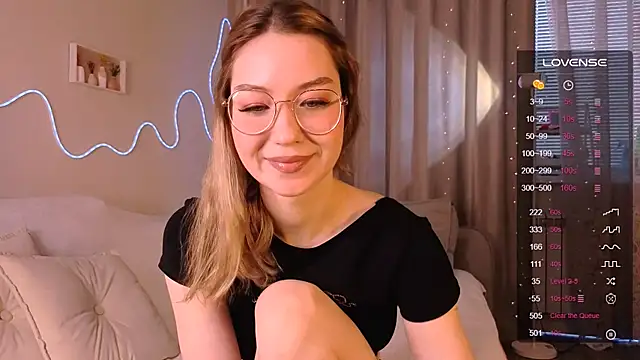 Lilo Sims online show from 11, 11, 2025