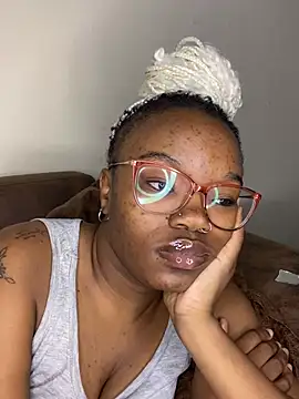 YummyMelanin117 online show from 18, 4, 2026