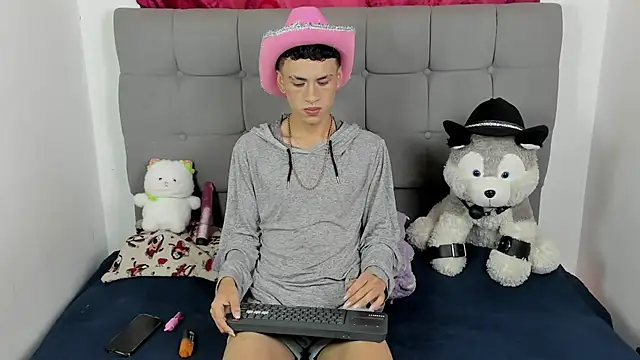 Snapshot of jeims_hotboy chatting on 4, 7, 2026 jeims hotboy online show from 4, 7, 2026