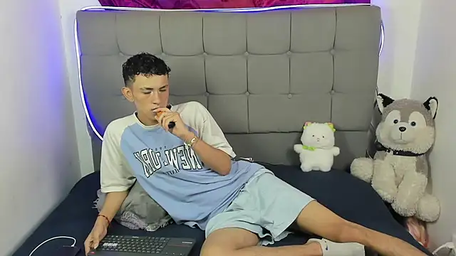 Snapshot of jeims_hotboy chatting on 10, 7, 2026 jeims hotboy online show from 10, 7, 2026