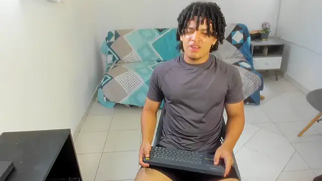 Snapshot of samxx_muscle chatting on 21, 7, 2026 samxx muscle online show from 21, 7, 2026