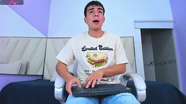 Hotboy21  online show from 14, 1, 2026