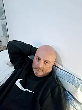 Alexis Bull online show from 21, 11, 2025