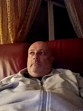 Alexis Bull online show from 8, 4, 2026