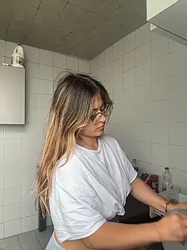 Snapshot of emma__bell_ chatting on 4, 12, 2025 emma bell online show from 4, 12, 2025