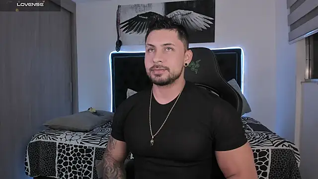 Snapshot of santi_aesthetic chatting on 4, 6, 2026 santi aesthetic online show from 4, 6, 2026