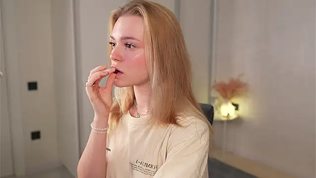 Snapshot of Cyberheart_ chatting on 9, 11, 2025 Cyberheart online show from 9, 11, 2025