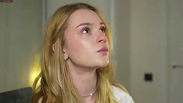 Snapshot of Cyberheart_ chatting on 23, 11, 2025 Cyberheart online show from 23, 11, 2025