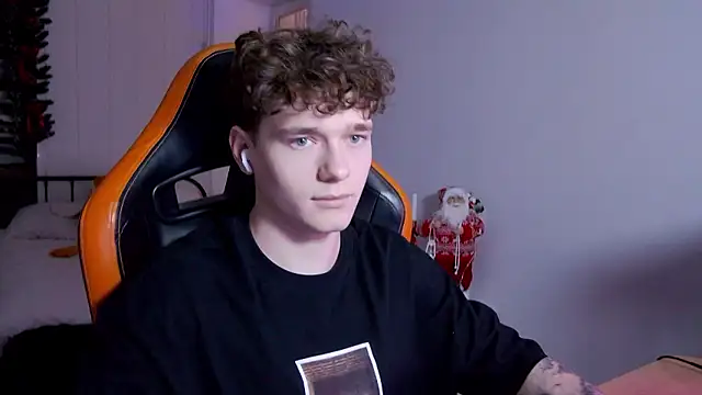 Snapshot of DanyDavis chatting on 5, 12, 2025 DanyDavis online show from 5, 12, 2025