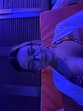 Pretty roxxyy online show from 4, 2, 2026