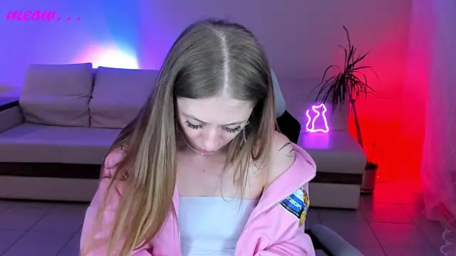 Snapshot of SweetMeeow chatting on 5, 11, 2025 SweetMeeow online show from 5, 11, 2025