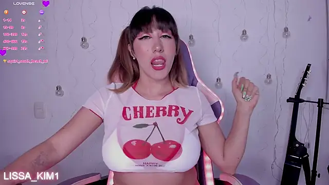 Snapshot of Lissa_Kim1 chatting on 8, 11, 2025 Lissa Kim1 online show from 8, 11, 2025