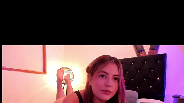 Snapshot of mialeia01 chatting on 25, 6, 2026 mialeia01 online show from 25, 6, 2026