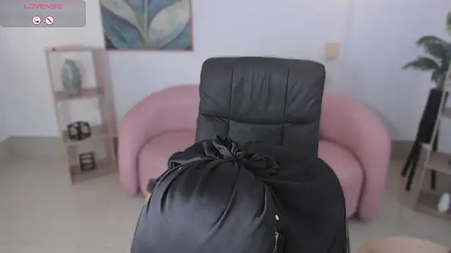 Snapshot of kylie_soraya chatting on 27, 11, 2025 kylie soraya online show from 27, 11, 2025