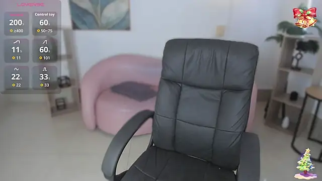 Snapshot of kylie_soraya chatting on 4, 12, 2025 kylie soraya online show from 4, 12, 2025