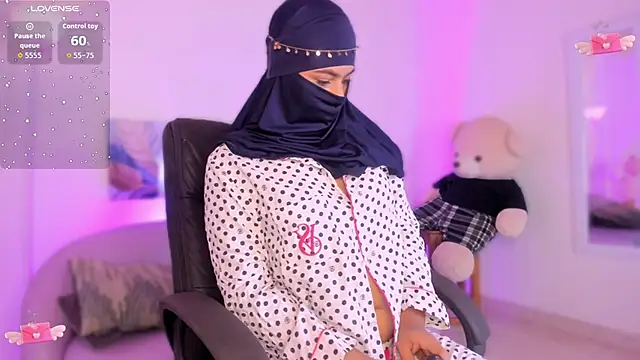 Snapshot of kylie_soraya chatting on 12, 1, 2026 kylie soraya online show from 12, 1, 2026