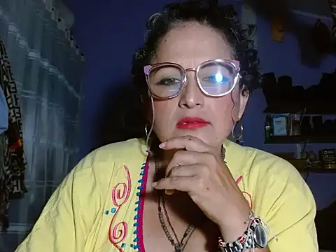 Snapshot of Malefi_milf chatting on 16, 10, 2025 Malefi milf online show from 16, 10, 2025