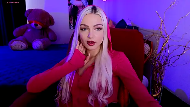 Snapshot of LinaLirian chatting on 22, 10, 2025 LinaLirian online show from 22, 10, 2025