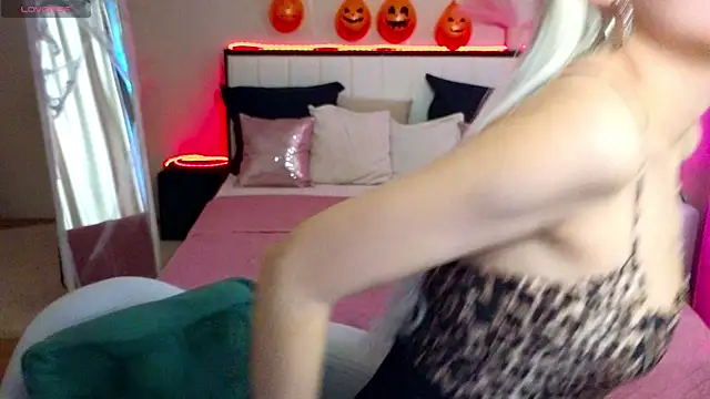 Snapshot of LinaLirian chatting on 26, 10, 2025 LinaLirian online show from 26, 10, 2025