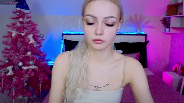 Snapshot of LinaLirian chatting on 6, 1, 2026 LinaLirian online show from 6, 1, 2026