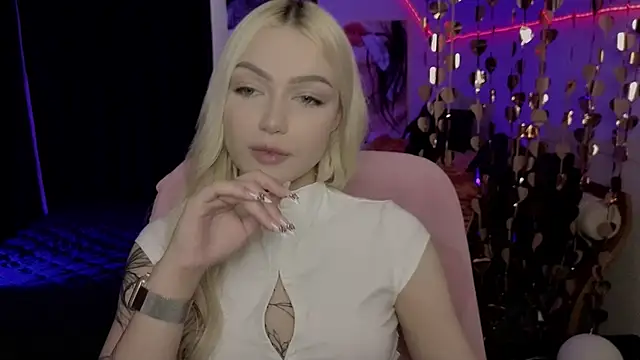 Snapshot of LinaLirian chatting on 23, 4, 2026 LinaLirian online show from 23, 4, 2026