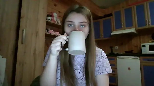 Snapshot of Little_shygirl chatting on 11, 11, 2025 Little shygirl online show from 11, 11, 2025