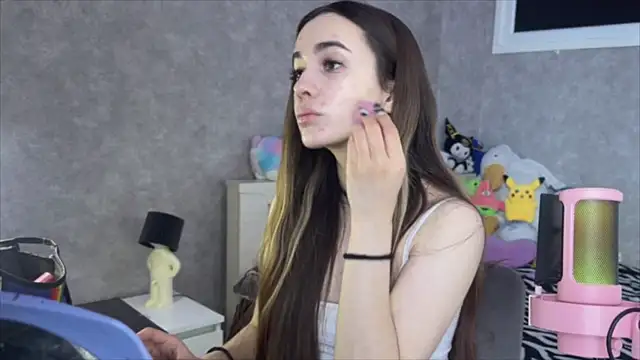 CupSizeGirl online show from 15, 4, 2026