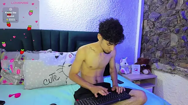 JennMuriel  online show from 8, 11, 2025