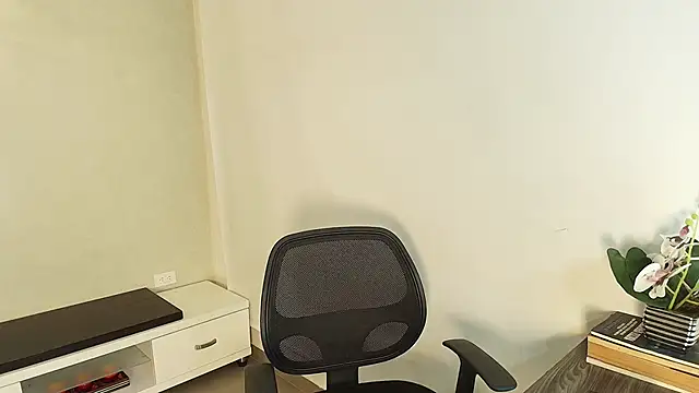  Victoria Collins online show from 11, 10, 2025