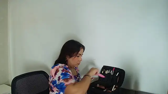  Victoria Collins online show from 3, 11, 2025