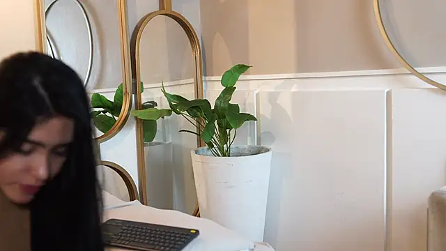 Susan wall online show from 19, 9, 2025