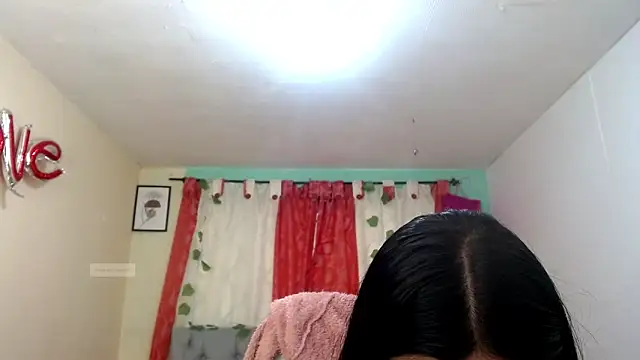 Snapshot of vale_miel chatting on 23, 9, 2025 vale miel online show from 23, 9, 2025