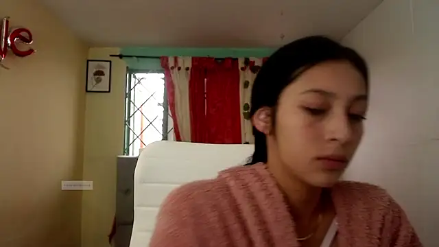 Snapshot of vale_miel chatting on 29, 9, 2025 vale miel online show from 29, 9, 2025