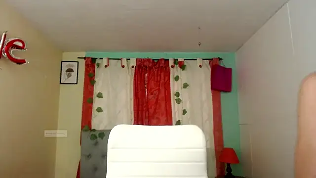Snapshot of vale_miel chatting on 9, 10, 2025 vale miel online show from 9, 10, 2025