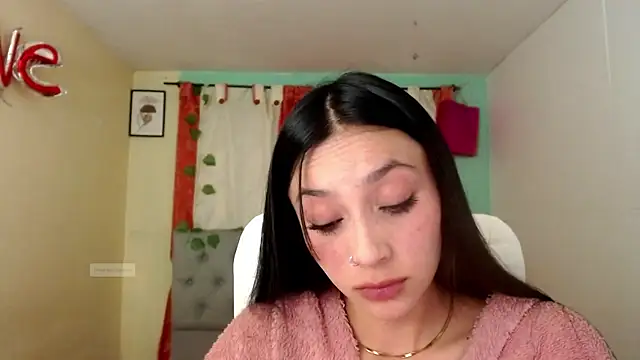 Snapshot of vale_miel chatting on 18, 10, 2025 vale miel online show from 18, 10, 2025