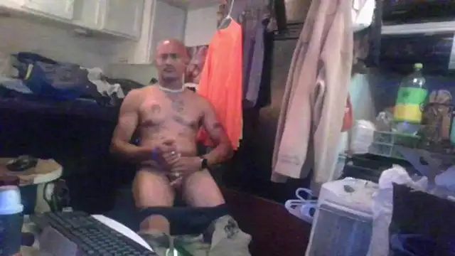 Snapshot of badboy2u2025 chatting on 17, 11, 2025 badboy2u2025 online show from 17, 11, 2025